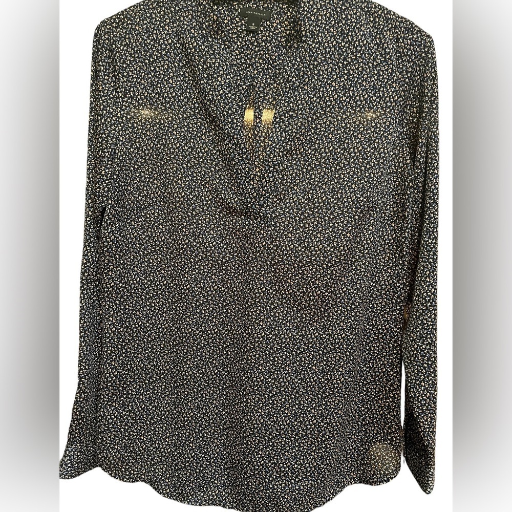 🔥🖤ANN TAYLOR black print blouse size S.  Beautiful, rich looking fabric!